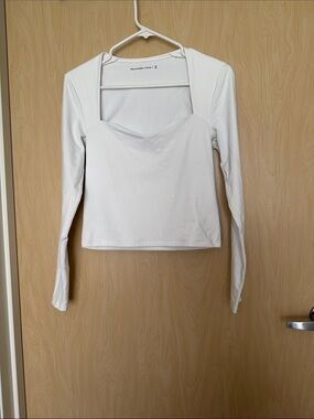 Abercrombie & Fitch White Long-Sleeve Sweetheart Neck Top